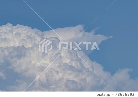 黄砂の日のザラザラとした雲 78656592