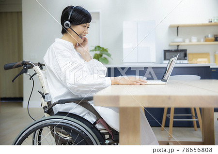 テレワーク　車椅子 78656808