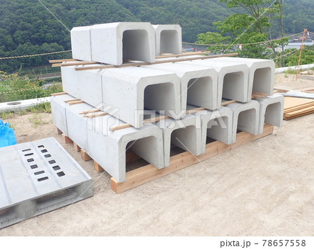 仮置きした側溝 仮置きした側溝 78657558