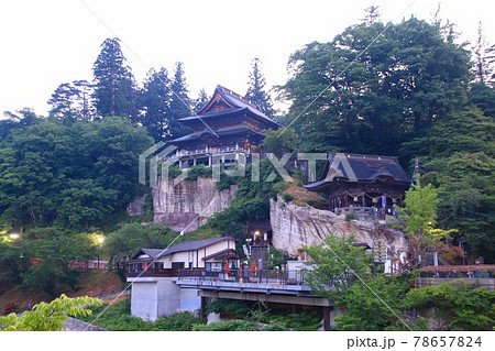 早朝の福満虚空蔵尊円蔵寺（福島県・柳津町） 78657824