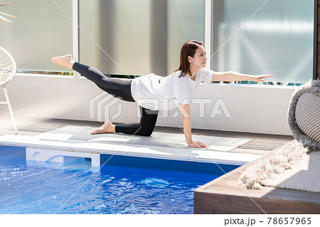 ピラティス ヨガYOGA プールサイド キャットバランス ピラティス ヨガYOGA プールサイド キャットバランス 78657965