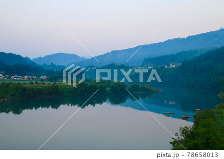 早朝の只見川(福島県・柳津町) 早朝の只見川(福島県・柳津町) 78658013