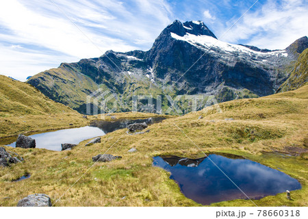 世界一美しい散歩道「ミルフォードトラック」マッキノンパスからの眺め｜ニュージーランド絶景ハイキング 78660318