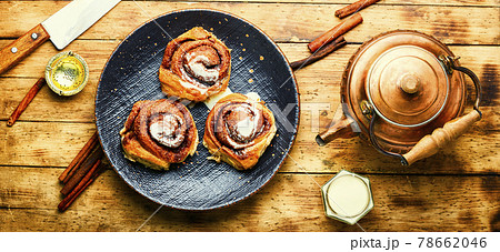 Delicious baked cinnabon buns with cream sauce 78662046
