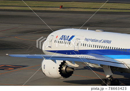 滑走路に向かう旅客機 ジェット機 空港 旅イメージ 出発イメージ 滑走路に向かう旅客機 ジェット機 空港 旅イメージ 出発イメージ 78663423