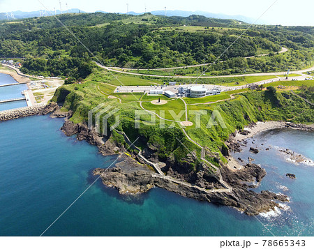 初夏の北海道上ノ国町の道の駅もんじゅの風景を空撮 初夏の北海道上ノ国町の道の駅もんじゅの風景を空撮 78665343