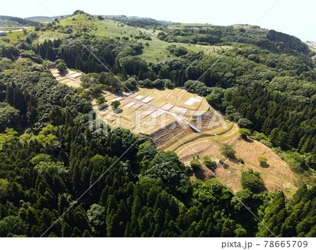 初夏の北海道上ノ国町で史跡勝山舘跡の風景を空撮 78665709