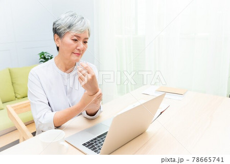 女性 メス 女の人 78665741