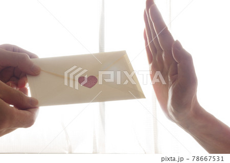 ラブレターを渡そうとしたが断られる 78667531
