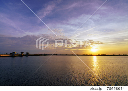 小貝川福岡堰の夕焼け02　横構図 78668054