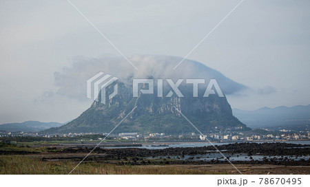 山房山 済州島 雲 78670495