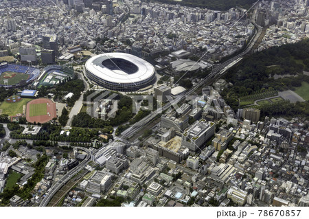 信濃町駅上空から千駄ヶ谷駅方向を空撮 78670857