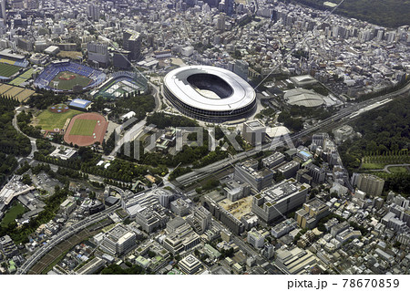 信濃町駅上空から千駄ヶ谷駅方向を空撮 78670859
