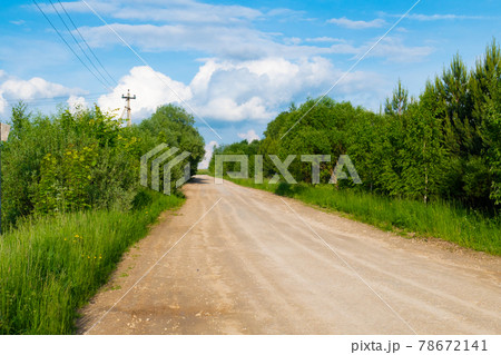 Rural road in Russia in summer 78672141