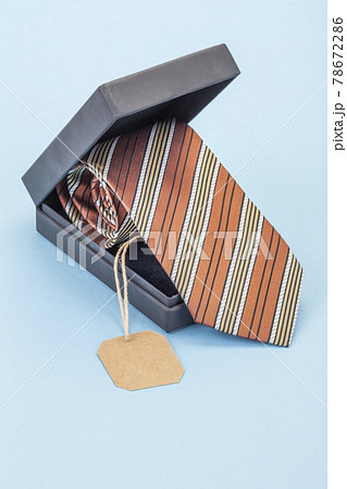 fathers day gift with tie on blue with label 78672286