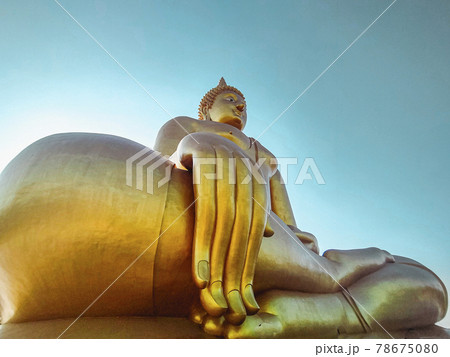 Close up hand of big Buddha statue with blue sky at Wat Tha Muang Thailand. The most specifically iconic Golden Buddha statues Close up hand of big Buddha statue with blue sky at Wat Tha Muang Thailand. The most specifically iconic Golden Buddha statues 78675080