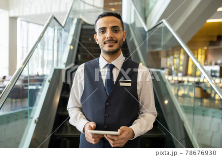 Young hotel manager with tablet 78676930