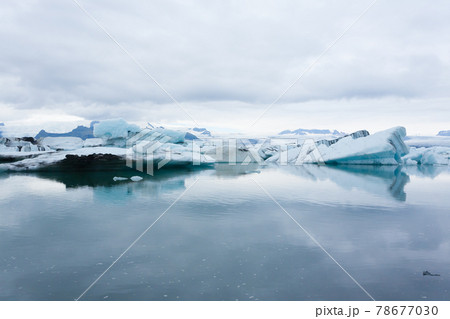 Icebergs on water, Jokulsarlon glacial lake, Iceland Icebergs on water, Jokulsarlon glacial lake, Iceland 78677030