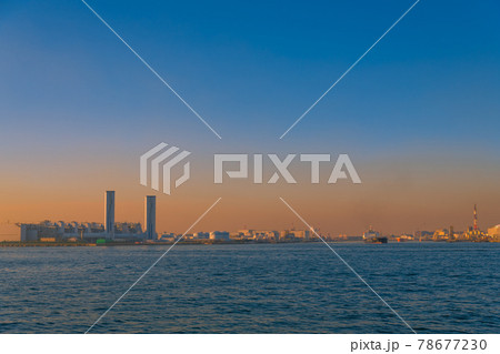 【京浜工業地域　川崎市浮島の 川崎火力発電所と石油精製プラント】 78677230