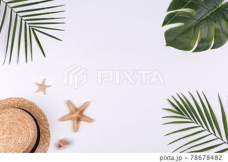 Beach accessories: glasses and hat with shells and sea stars on a white background 78678482