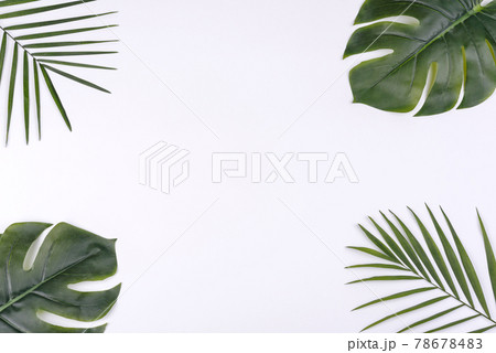 Beach accessories: glasses and hat with shells and sea stars on a white background 78678483