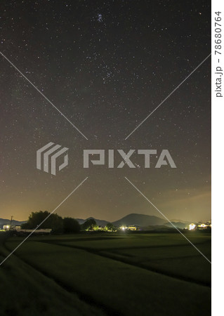 里山の初秋の星景色 昇るオリオン座 里山の初秋の星景色 昇るオリオン座 78680764