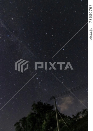 初秋の星景色　北の天の川・カシオペア座 78680767