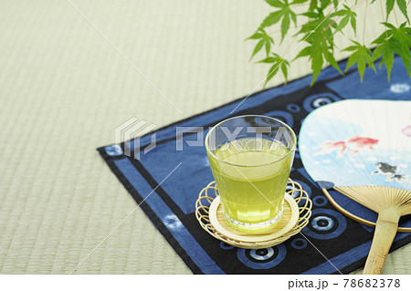 冷茶と団扇と藍染めのランチョンマット 78682378