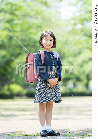 小学生 女の子 入学式 78683131