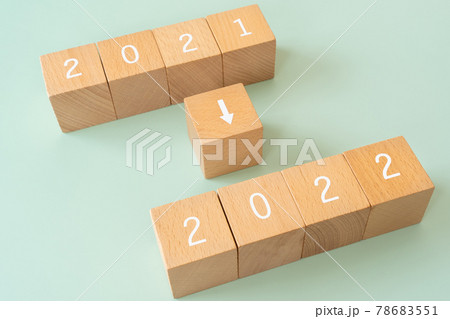 2021年から2022年｜「2021 2022」と書かれた積み木 78683551