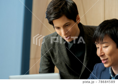 外資系ビジネスマン 78684589