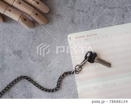 口座凍結・預金通帳・銀行口座の問題。終活や老後。セキュリティパスワード・ロック。 78688134