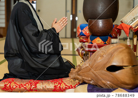 女性の僧侶　尼僧の写真 78688349