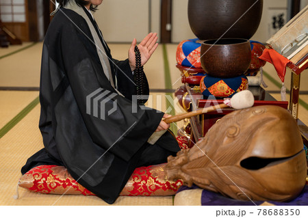 女性の僧侶 尼僧の写真 女性の僧侶 尼僧の写真 78688350