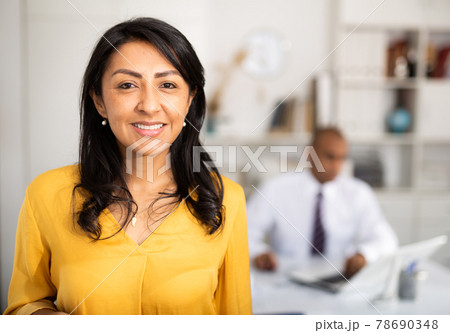 Portrait of a positive business woman in the office 78690348