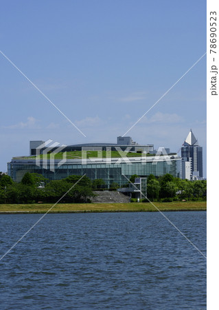 初夏の信濃川とりゅーとぴあ 新潟市民芸術文化会館 78690523