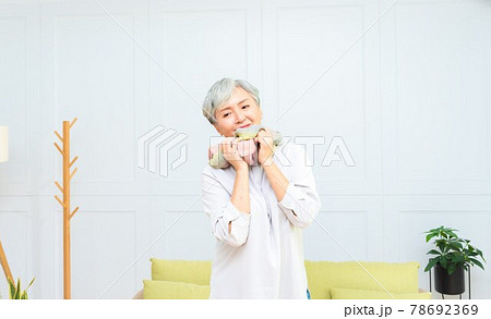 女性 メス 女の人 78692369