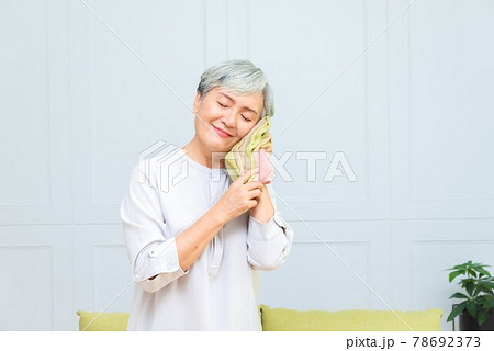 女性 メス 女の人 78692373