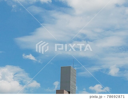梅雨空の晴れ間 マンションのある風景 梅雨空の晴れ間 マンションのある風景 78692871