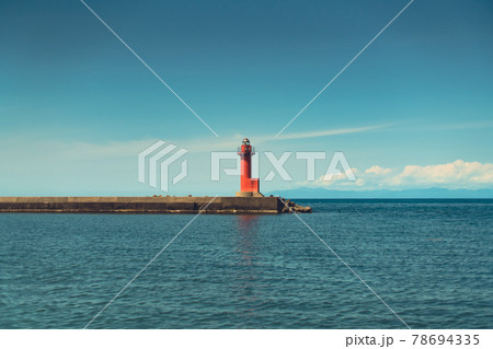 朱色の灯台 78694335