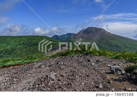 南月山から見た茶臼岳 78695588