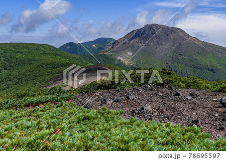 南月山から見た茶臼岳 78695597