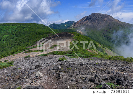 南月山から見た茶臼岳 78695612