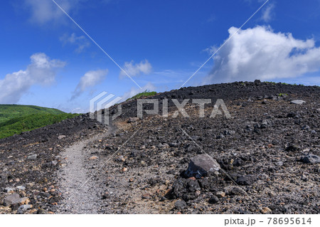 南月山の登山道 78695614