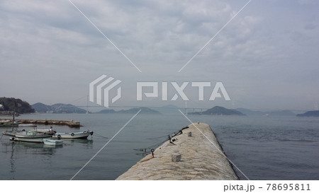 愛媛県今治市の大浜港からの初夏の瀬戸内海と来島海峡大橋【4月】 愛媛県今治市の大浜港からの初夏の瀬戸内海と来島海峡大橋【4月】 78695811