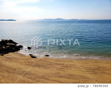 夏の愛媛県松山市の海辺から眺める忽那諸島【7月】 夏の愛媛県松山市の海辺から眺める忽那諸島【7月】 78696360