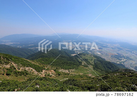 初夏の伊吹山 78697162