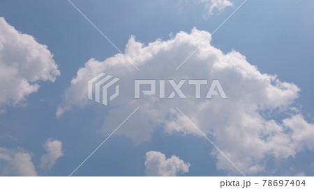 光の中の白い雲 光の中の白い雲 78697404