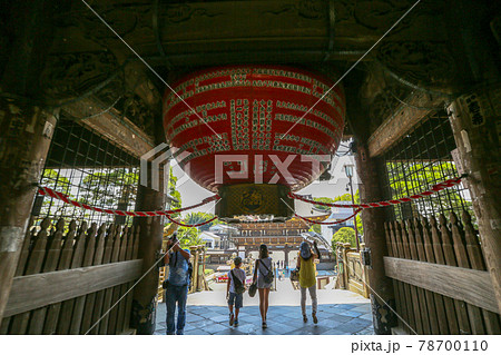 千葉県 成田市 成田山新勝寺 仁王門の大提灯 千葉県 成田市 成田山新勝寺 仁王門の大提灯 78700110