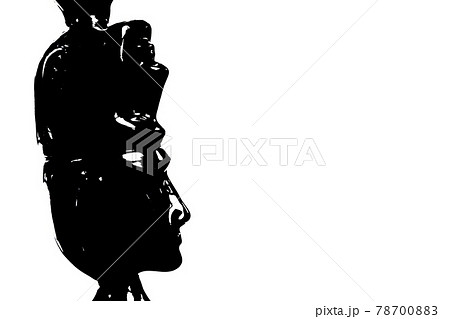 顔を二つ縦に並べたイラストイメージ　抽象的な顔の背景素材 78700883